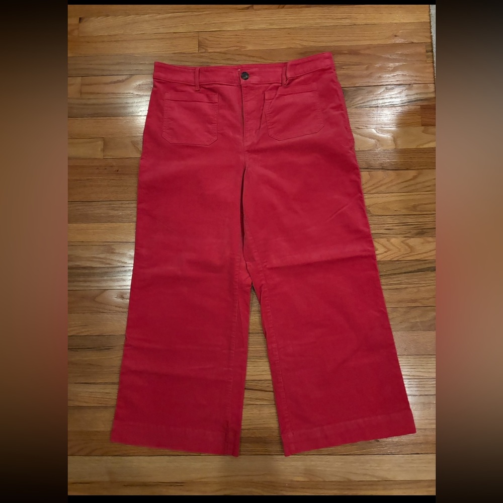 LOFT Vibrant red Curvy Pants. Curvy 16p. Corduroy
